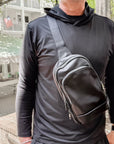 L'uomo Unisex Crossbody Bag