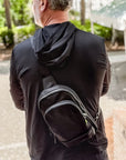 L'uomo Unisex Crossbody Bag