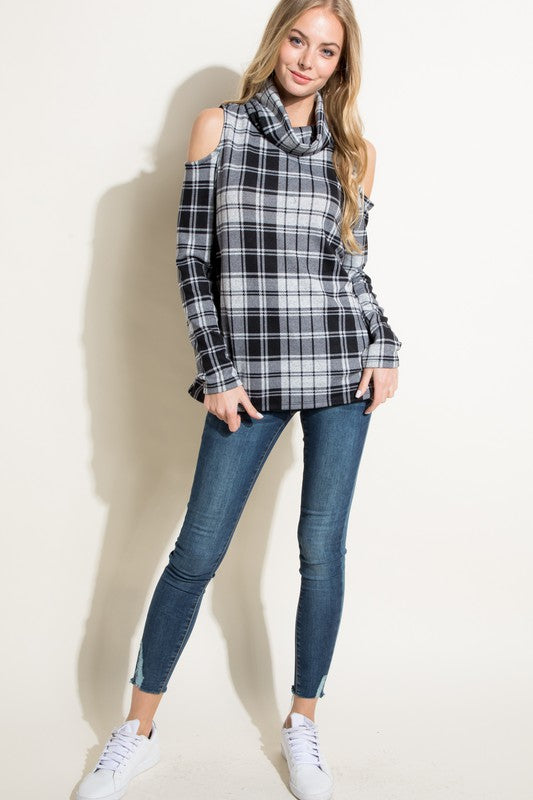 e Luna PLUS Plaid Turtle Neck Top