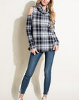 e Luna PLUS Plaid Turtle Neck Top