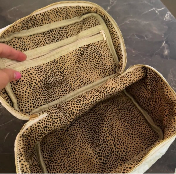 Quilted Velvet Vanity Case – Spacious Vintage-Insp