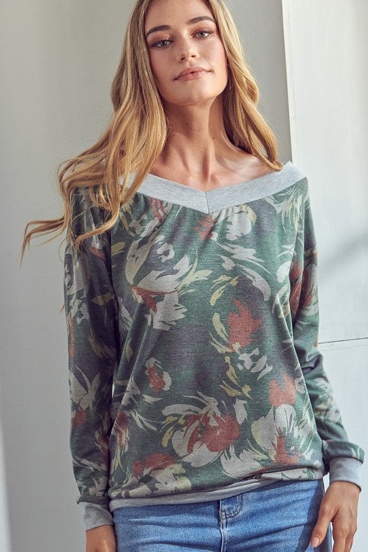 Plus Wide V-Neck Sweatshirt in Floral - Online Only