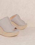 OASIS SOCIETY Bliss - Distressed Linen Wedge