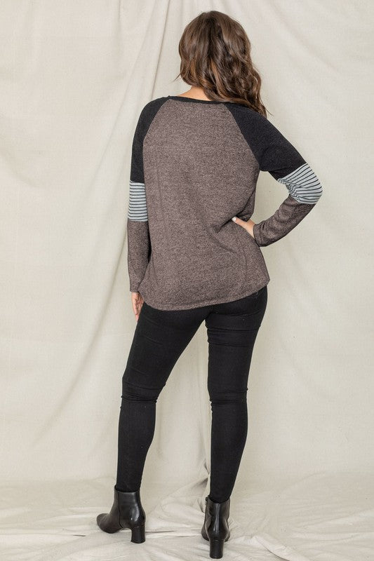 PLUS V-Stich Color Block Tunic