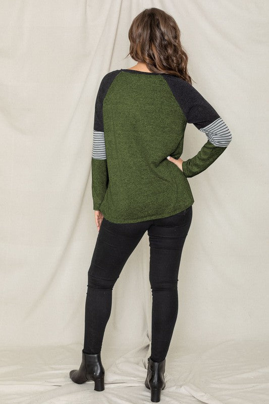 PLUS V-Stich Color Block Tunic