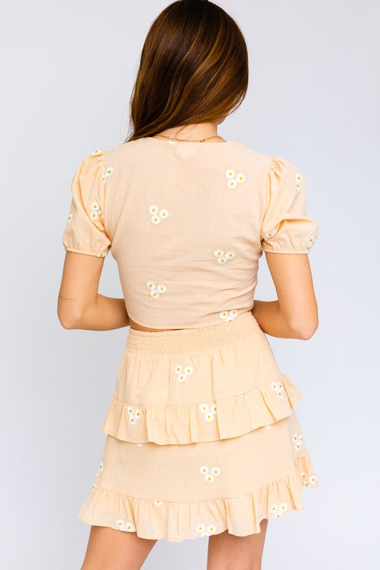 LE LIS Half Sleeve Daisy Embroidered Top