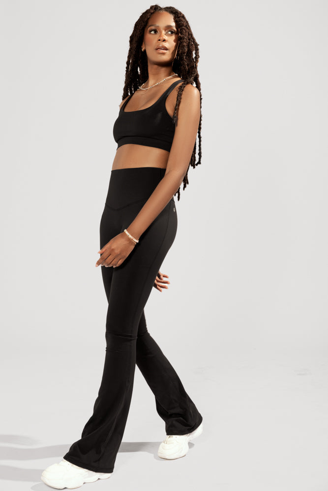 Full Size Supersculpt™ Flared Leggings with Pockets - Black