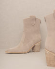 OASIS SOCIETY Tara - Two Paneled Western Boots