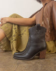 OASIS SOCIETY Tara - Two Paneled Western Boots