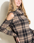 e Luna PLUS Plaid Turtle Neck Top