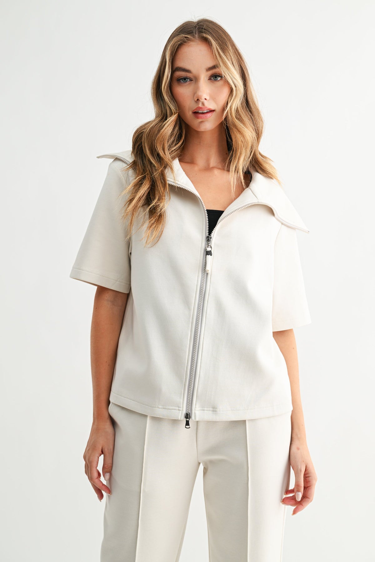 JOH Apparel Juriko Wide Collar Zip Front Knit Top