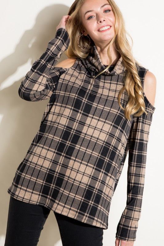 e Luna PLUS Plaid Turtle Neck Top