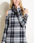 e Luna PLUS Plaid Turtle Neck Top