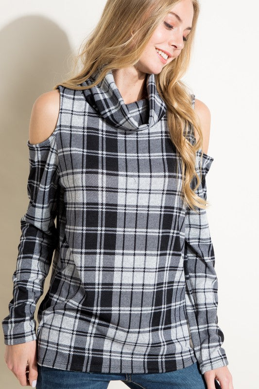 e Luna PLUS Plaid Turtle Neck Top