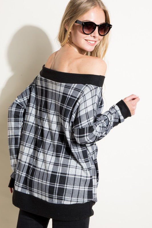 e Luna PLUS Plaid Off Shoulder Top