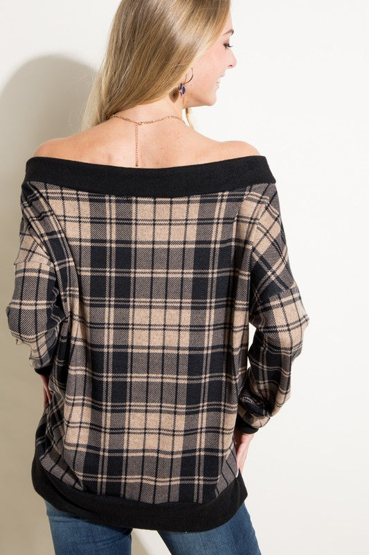 e Luna PLUS Plaid Off Shoulder Top