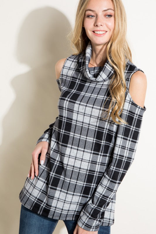 e Luna PLUS Plaid Turtle Neck Top