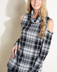 e Luna PLUS Plaid Turtle Neck Top