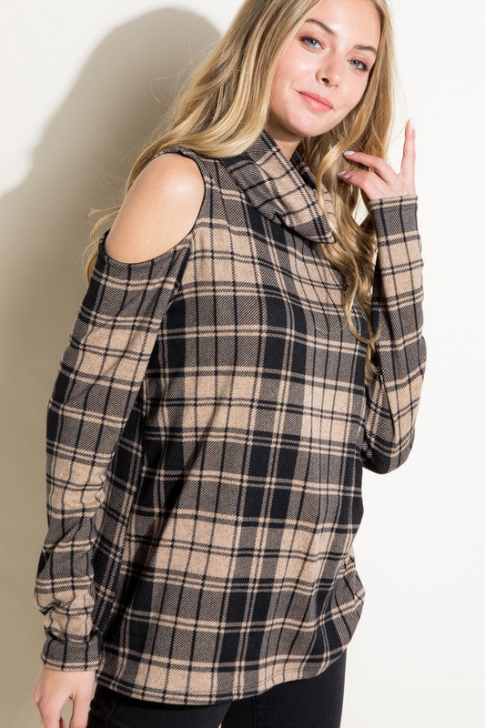 e Luna PLUS Plaid Turtle Neck Top