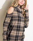 e Luna PLUS Plaid Turtle Neck Top