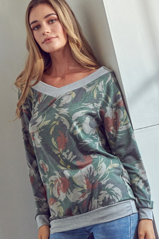 Plus Wide V-Neck Sweatshirt in Floral - Online Only