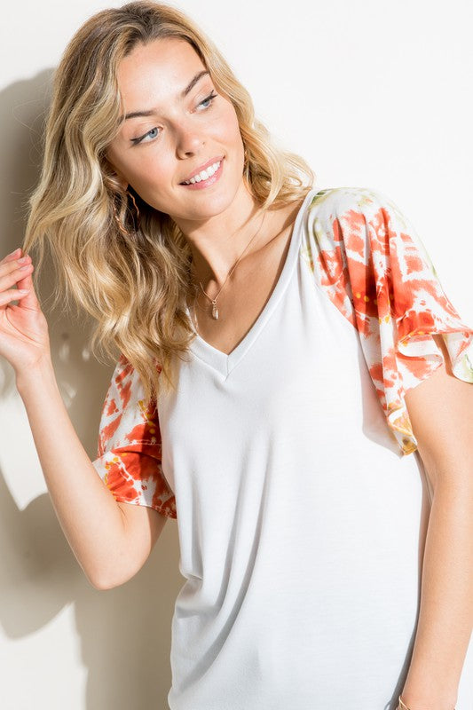 e Luna V-Neck Short Flair Sleeve Top