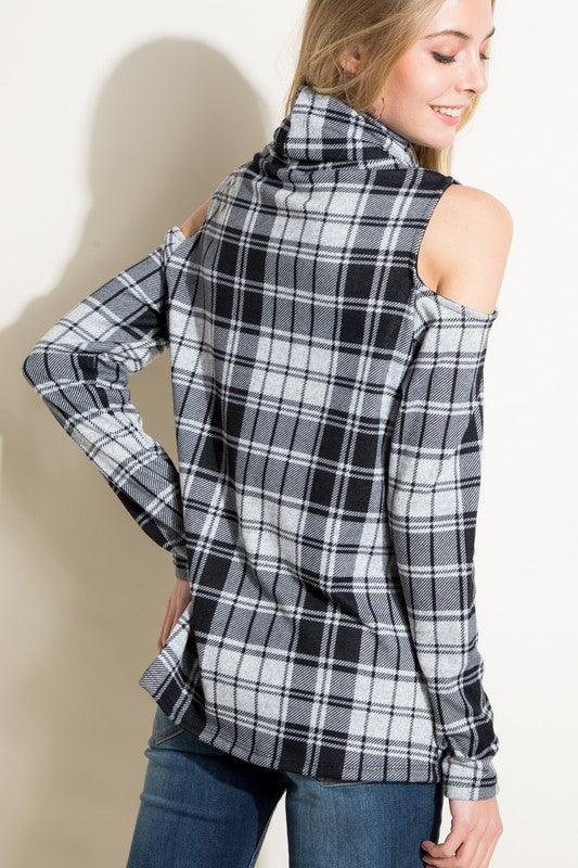 e Luna PLUS Plaid Turtle Neck Top