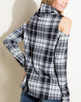 e Luna PLUS Plaid Turtle Neck Top