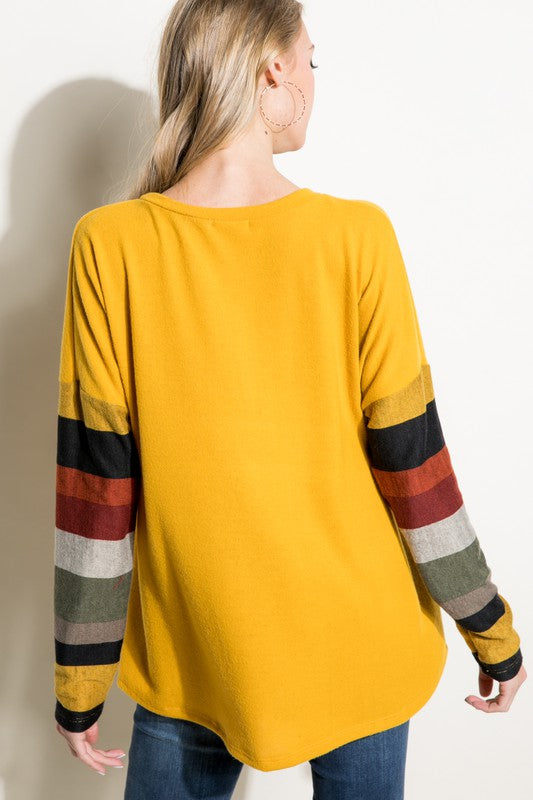 e Luna PLUS Cozy Colorblock Top