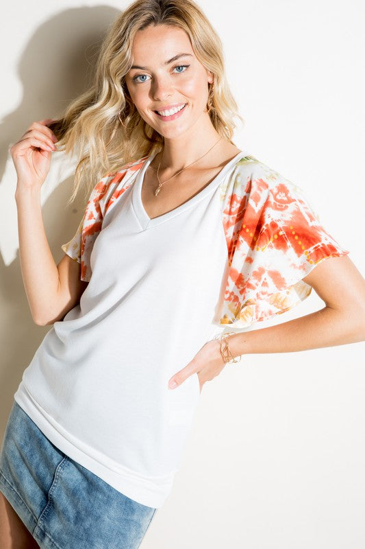 e Luna V-Neck Short Flair Sleeve Top