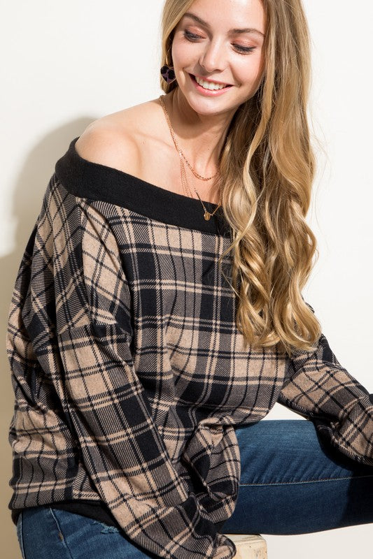 e Luna PLUS Plaid Off Shoulder Top