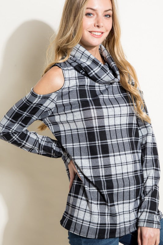 e Luna PLUS Plaid Turtle Neck Top