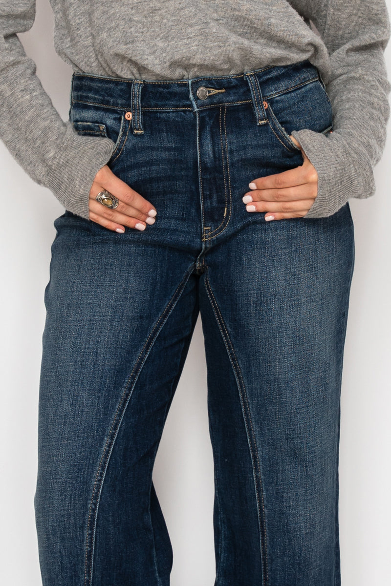 Artemis Vintage |Ultra High Rise Relaxed Flare Jeans