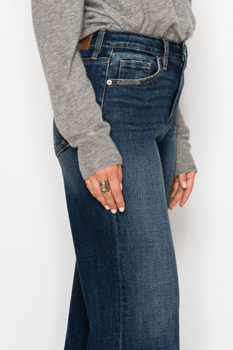 Artemis Vintage |Ultra High Rise Relaxed Flare Jeans