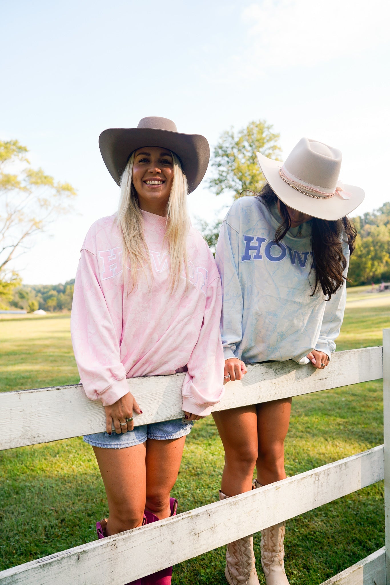 Howdy - Camo Vintage Crew-Neck Sweatshirt