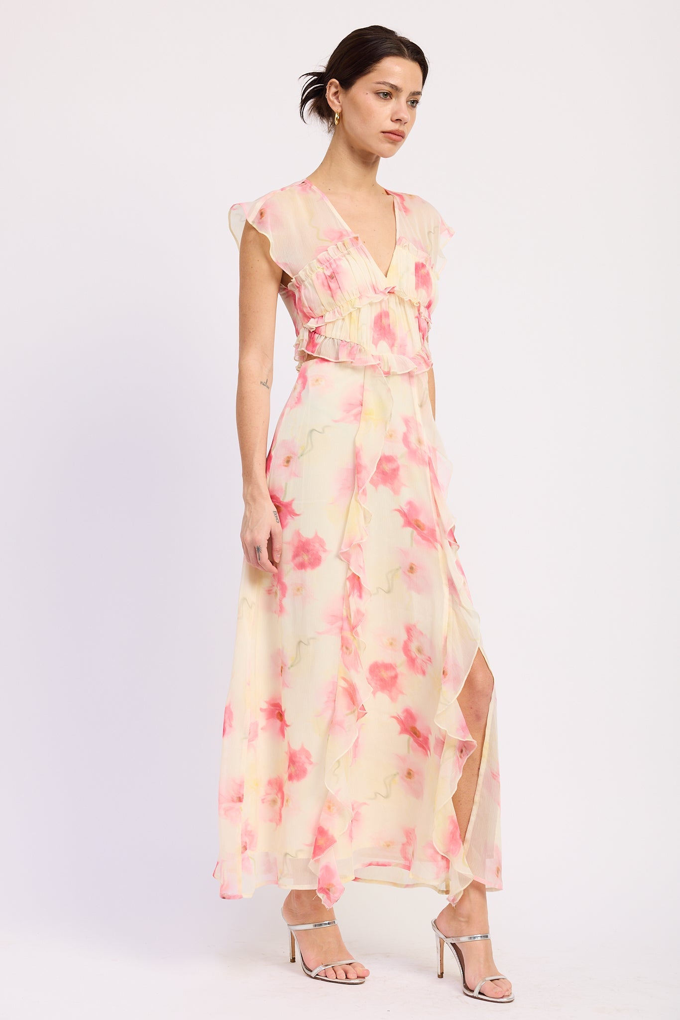 Emory Park | Jaelyn Ruffle Floral Maxi Dress – Ivory Pink