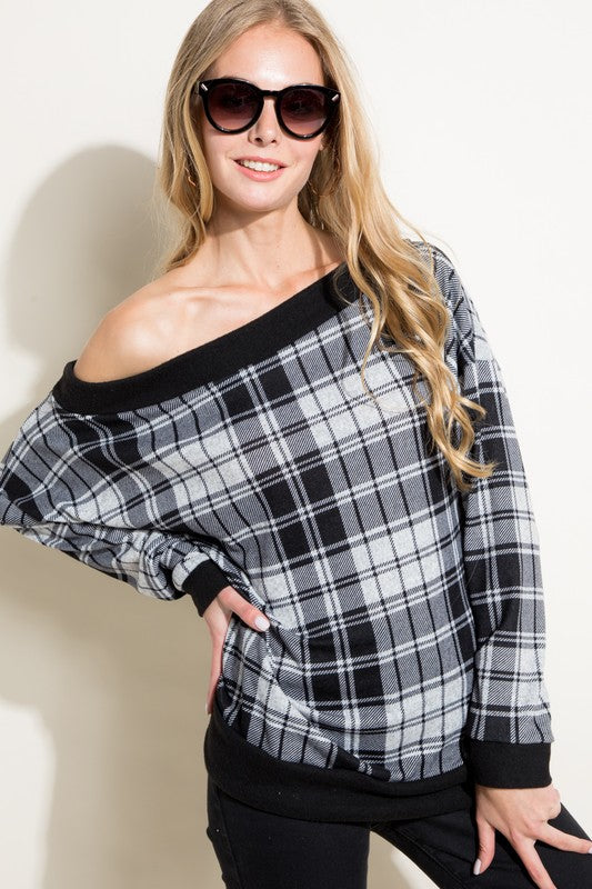 e Luna PLUS Plaid Off Shoulder Top