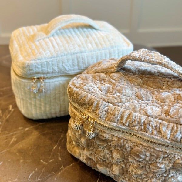Quilted Velvet Vanity Case – Spacious Vintage-Insp