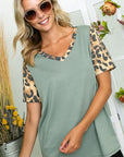 e Luna Cheetah Solid Mixed Tunic Top