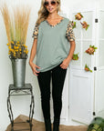 e Luna Cheetah Solid Mixed Tunic Top