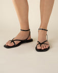 ELIO Flat Sandals