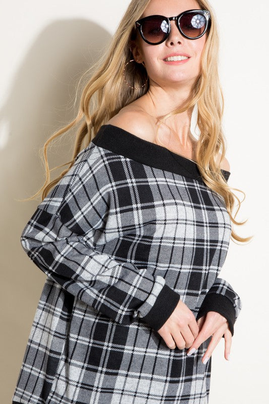 e Luna PLUS Plaid Off Shoulder Top