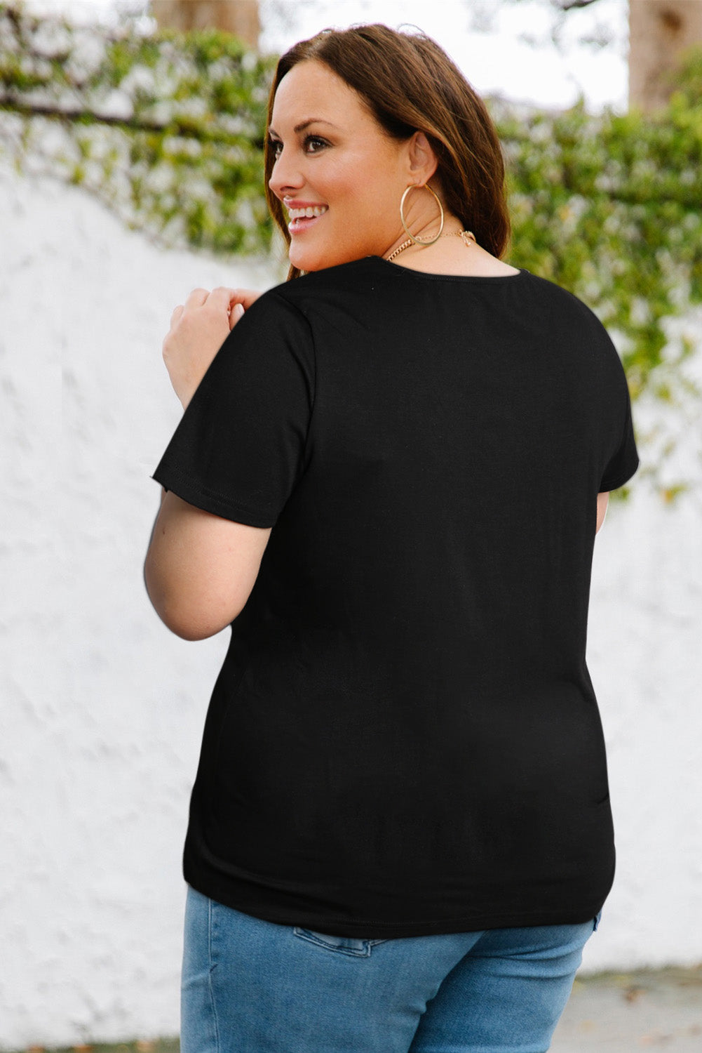 Plus Size Contrast Sequin V-Neck Tee Shirt - Online Only