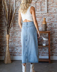 Veveret Slit Mid Rise Waist Denim Skirt