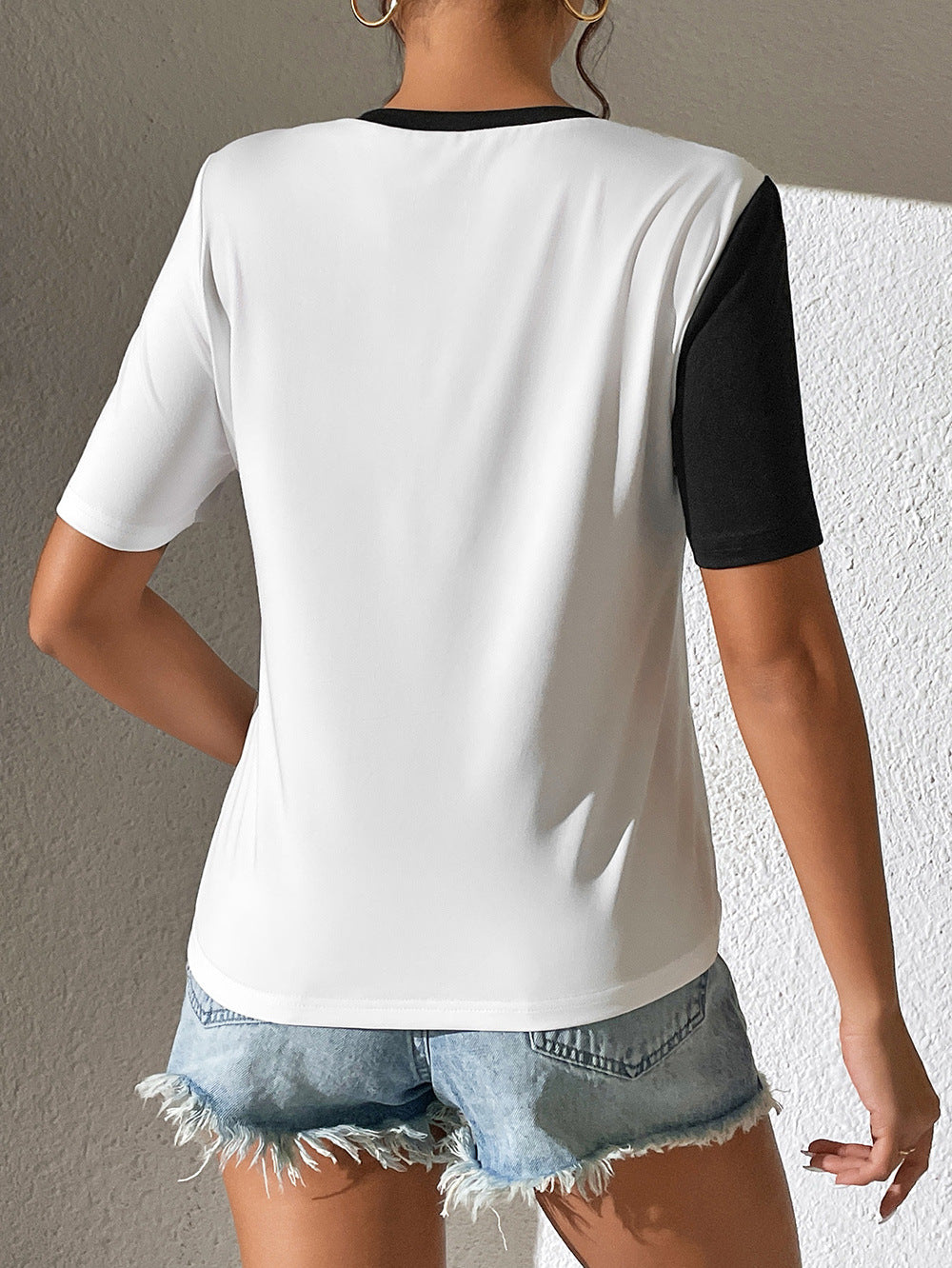 Contrast Color Round Neck Short Sleeve Tee - Online Only