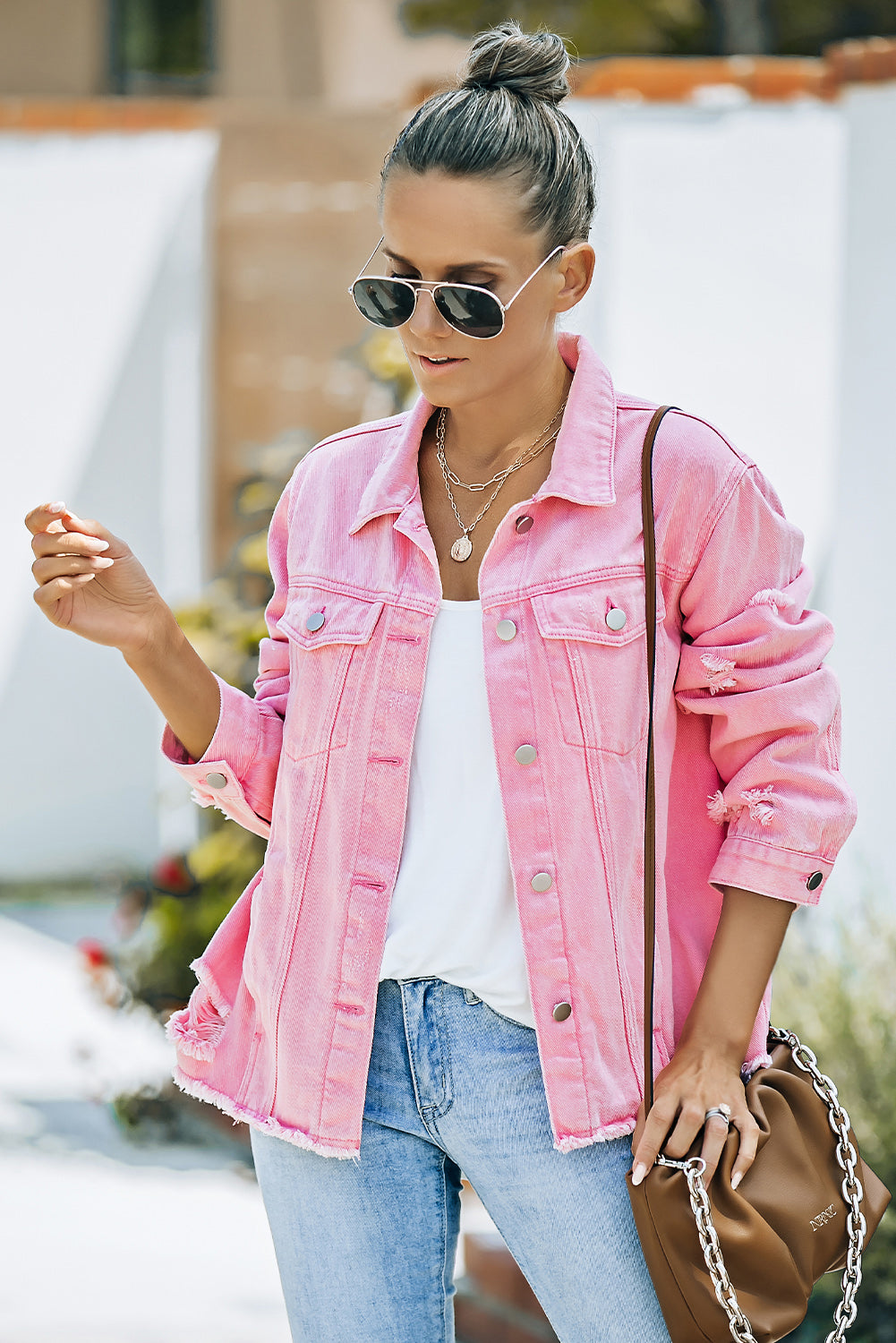 Casual Oversized Pink Denim Jacket | ♡ P I N T E R E S T : @ablondegalblogs  ♡ – 2019 - Denim Diy | Pink denim jacket, Denim jacket outfit, Denim outfit